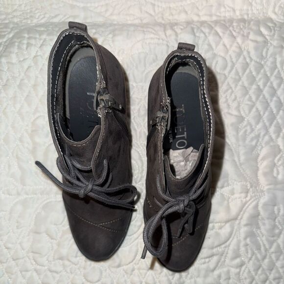 Step up your style Toetos women’s gray ankle boots size 5 versatile fall winter - Picture 7 of 7